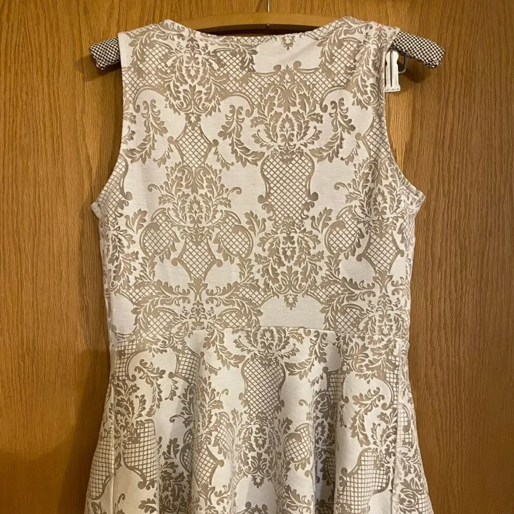 APT. 9 Women’s White & Tan Sleeveless Tp, size M. (S06) - Picture 2 of 4